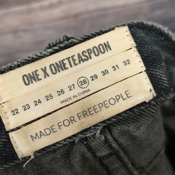One x One Teaspoon distressed shorts - Picture 6 of 7